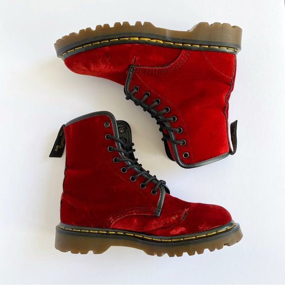 VINTAGE DR. MARTENS RED VELVET ORIGINAL 1460 ANKLE BOOTS - Picture 6 of 13